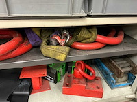 Partij hijsmiddelen in kast - afbeelding 9 van  19