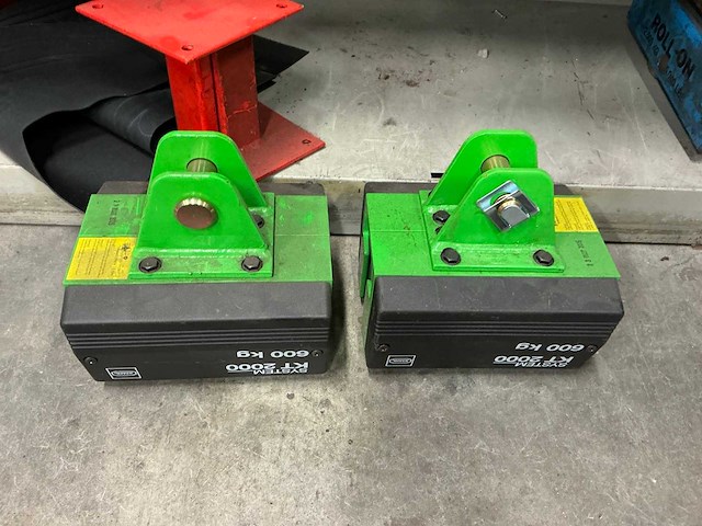 Partij hijsmiddelen in kast - afbeelding 10 van  19