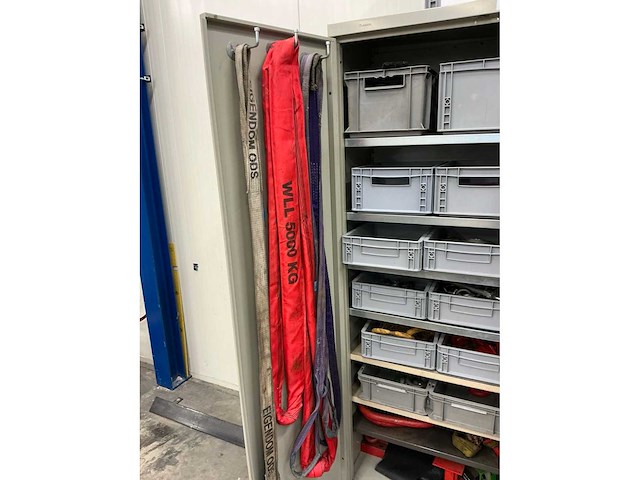 Partij hijsmiddelen in kast - afbeelding 13 van  19