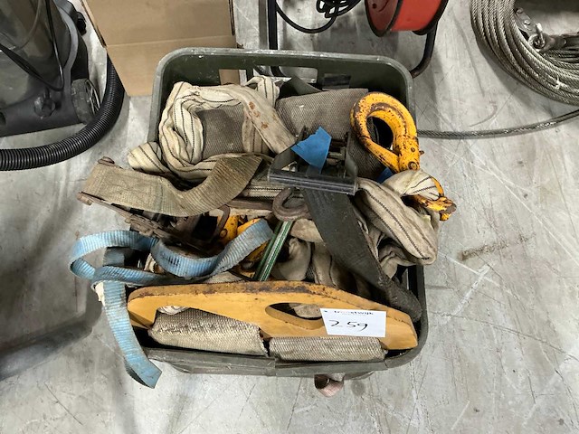 Partij hijsmiddelen - afbeelding 1 van  4