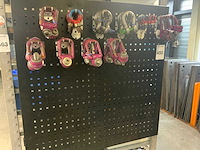 Partij hijsogen op magazijnrek - afbeelding 2 van  7