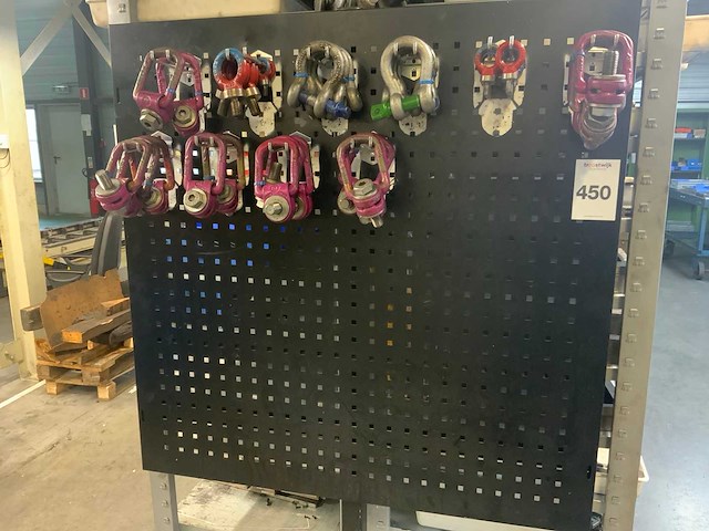 Partij hijsogen op magazijnrek - afbeelding 3 van  7