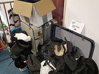 Partij hoeden, petten, sjaals, koffers, bontmutsen - afbeelding 5 van  6