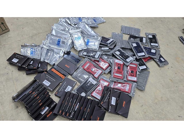 Partij hoesjes en smartwatch bandjes diverse modellen - afbeelding 10 van  10