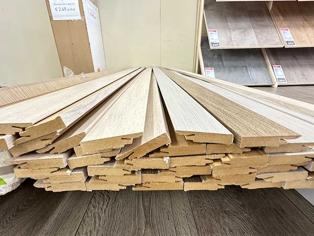 Partij hoge plinten - afbeelding 3 van  4