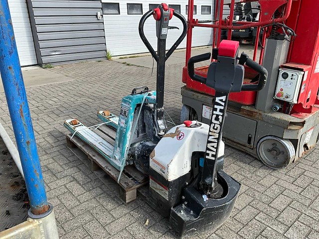 Partij hoogwerkers en palletwagens - afbeelding 6 van  30