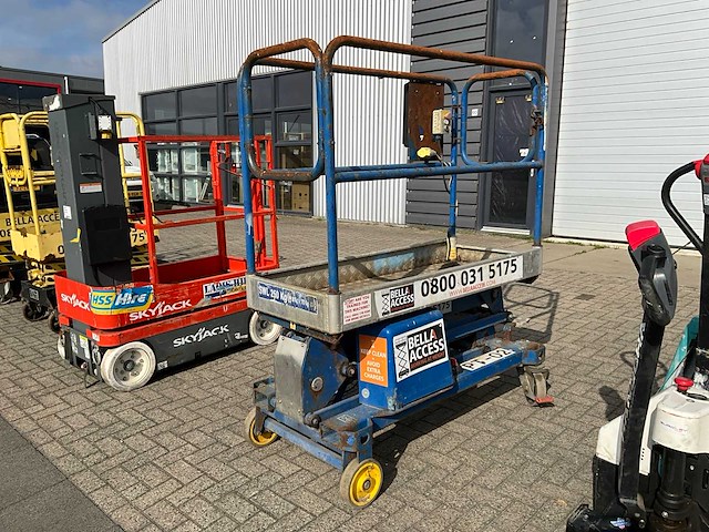 Partij hoogwerkers en palletwagens - afbeelding 8 van  30