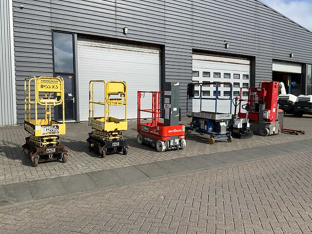 Partij hoogwerkers en palletwagens - afbeelding 1 van  30