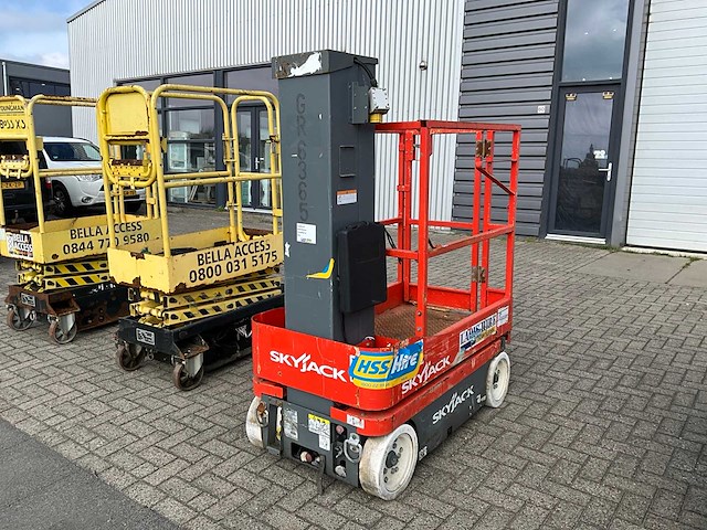 Partij hoogwerkers en palletwagens - afbeelding 14 van  30