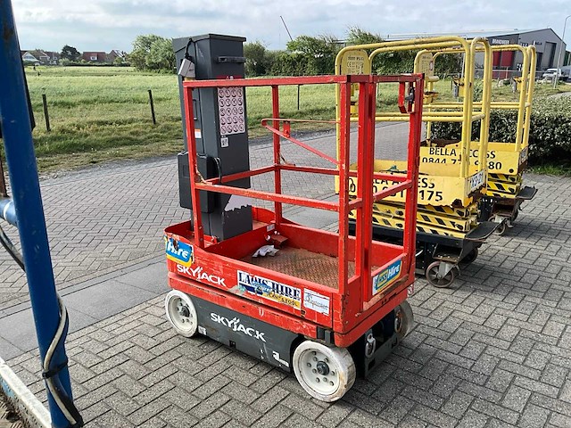 Partij hoogwerkers en palletwagens - afbeelding 5 van  30