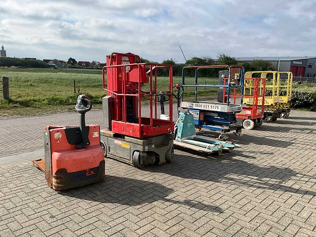 Partij hoogwerkers en palletwagens - afbeelding 25 van  30
