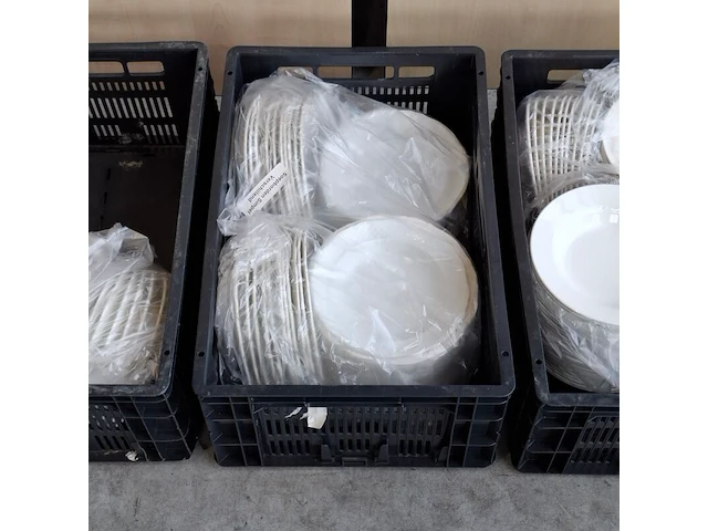 Partij horeca- en cateringmateriaal – kratten, borden en warmhoudketel - afbeelding 6 van  11