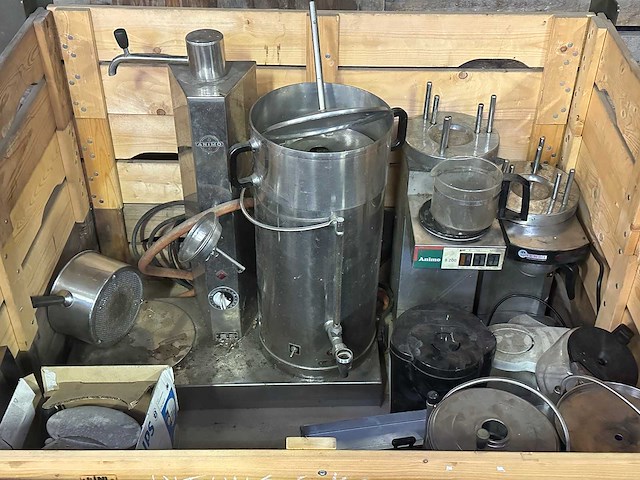 Partij horeca benodigdheden op 6 pallets - afbeelding 1 van  9