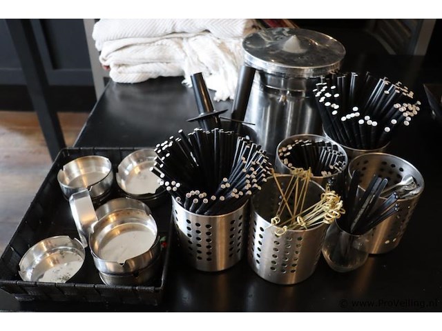 Partij horecabenodigdheden o.a. cocktail roerstaafjes, asbakken & rvs ijsblokjesemmer - afbeelding 1 van  6