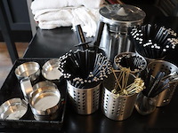 Partij horecabenodigdheden o.a. cocktail roerstaafjes, asbakken & rvs ijsblokjesemmer - afbeelding 1 van  6