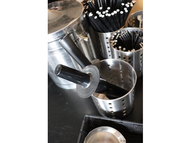 Partij horecabenodigdheden o.a. cocktail roerstaafjes, asbakken & rvs ijsblokjesemmer - afbeelding 5 van  6