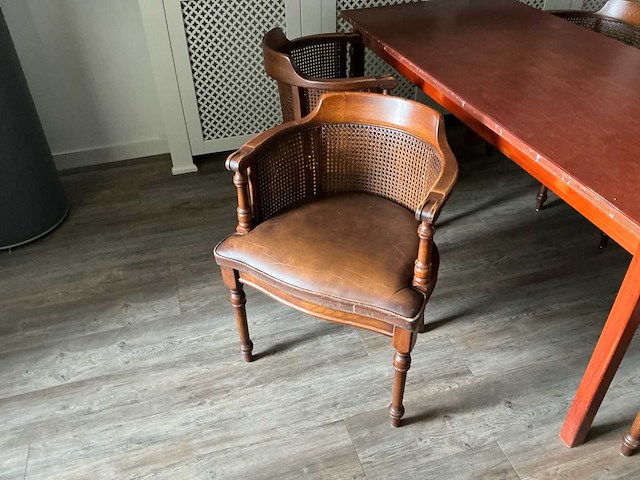 Partij horecameubilair bestaande uit 45 stoelen en 11 tafels - afbeelding 2 van  7