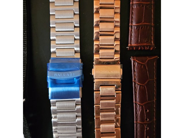 Partij horlogebandjes michael kors, spinnaker etc... - afbeelding 3 van  4