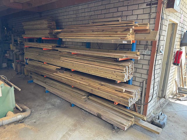 Partij hout - bouwhout - afbeelding 1 van  8