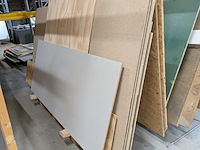 Partij hout- en plaatmateriaal op 3x bok - afbeelding 3 van  10