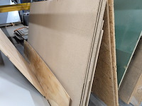 Partij hout- en plaatmateriaal op 3x bok - afbeelding 5 van  10