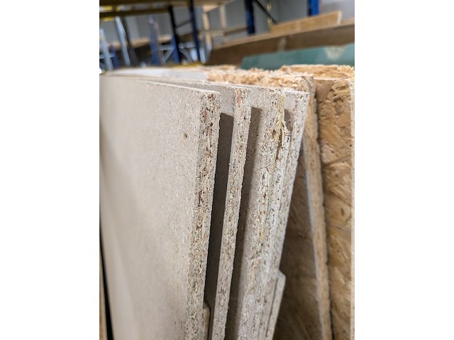 Partij hout- en plaatmateriaal op 3x bok - afbeelding 6 van  10