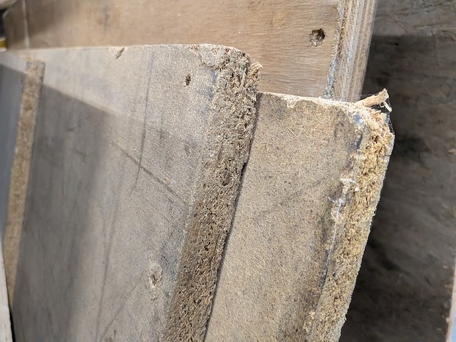 Partij hout- en plaatmateriaal op 3x bok - afbeelding 9 van  10