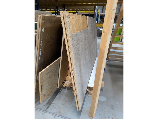 Partij hout- en plaatmateriaal op 3x bok - afbeelding 10 van  10