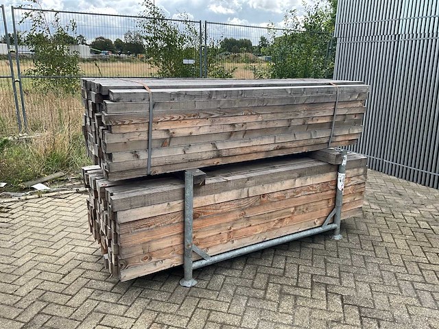 Partij hout balken - afbeelding 1 van  2