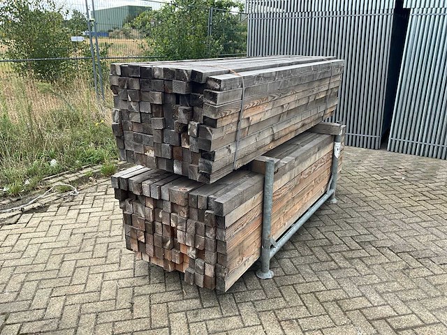 Partij hout balken - afbeelding 2 van  2