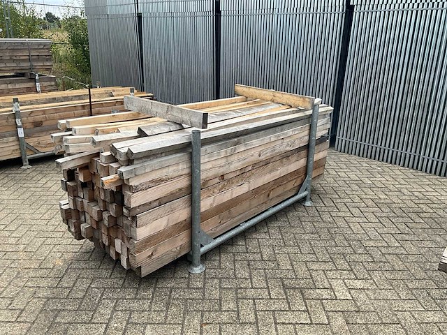 Partij hout balken - afbeelding 1 van  4