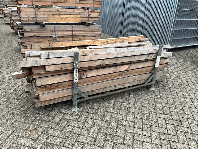 Partij hout balken - afbeelding 1 van  4
