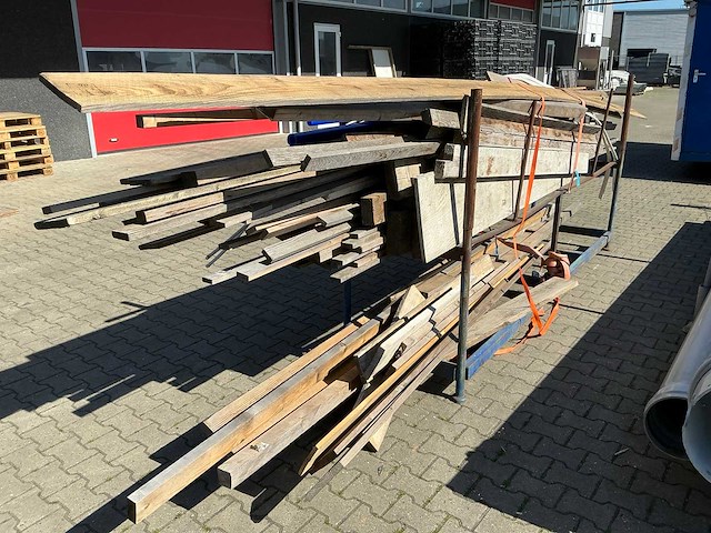Partij hout ( divers ) - afbeelding 1 van  4
