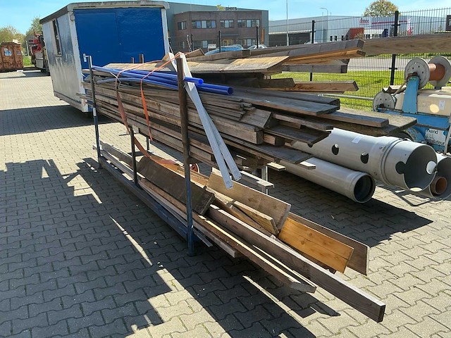 Partij hout ( divers ) - afbeelding 2 van  4