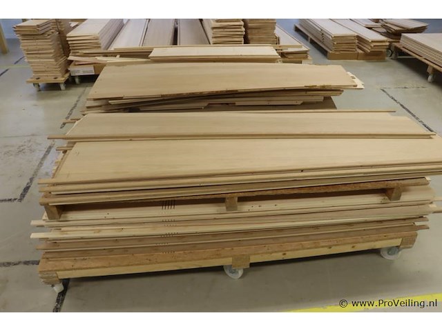 Partij hout, diverse soorten en maten - afbeelding 6 van  13