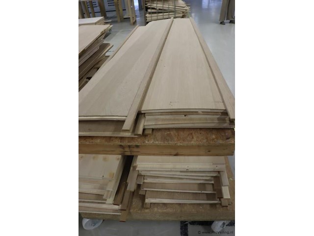 Partij hout, diverse soorten en maten - afbeelding 8 van  13