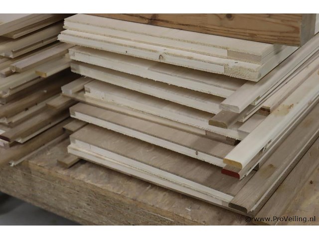 Partij hout, diverse soorten en maten - afbeelding 10 van  13