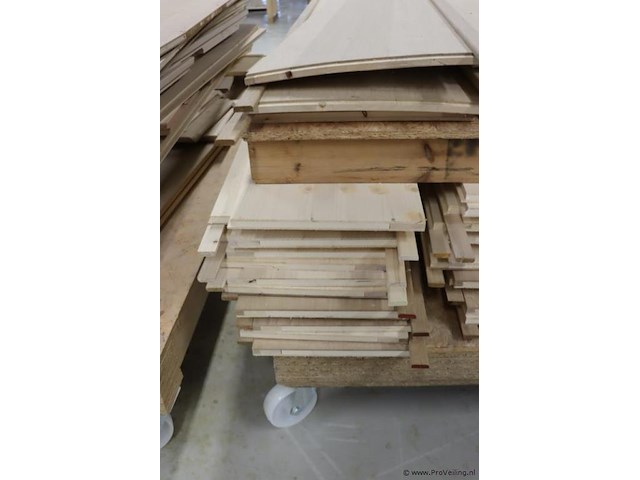 Partij hout, diverse soorten en maten - afbeelding 11 van  13