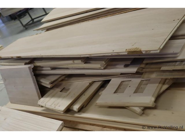 Partij hout, diverse soorten en maten - afbeelding 13 van  13