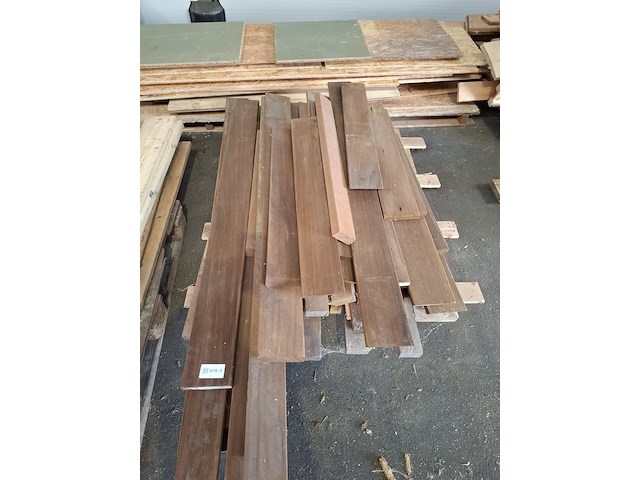 Partij hout en gips - afbeelding 7 van  20