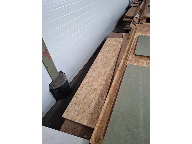 Partij hout en gips - afbeelding 13 van  20