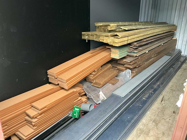 Partij hout en installatie materiaal - afbeelding 1 van  6