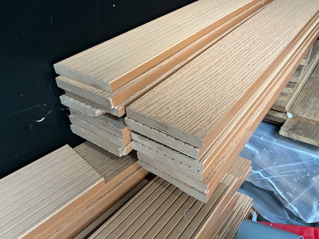 Partij hout en installatie materiaal - afbeelding 3 van  6