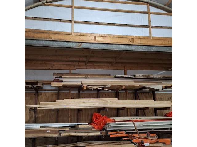 Partij hout en plaatmateriaal - afbeelding 1 van  9