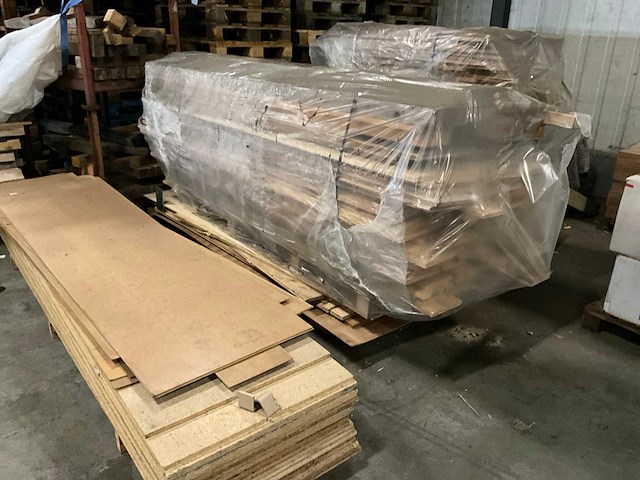 Partij hout o.a. underlayment, hardboard, spaanplaat - afbeelding 1 van  7