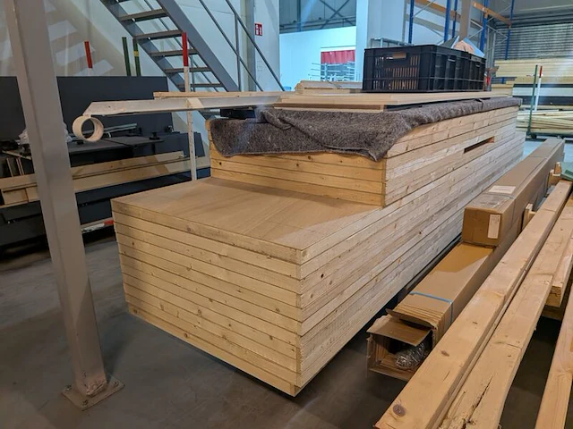 Partij hout plaatmateriaal en balken | beursstand - afbeelding 4 van  14