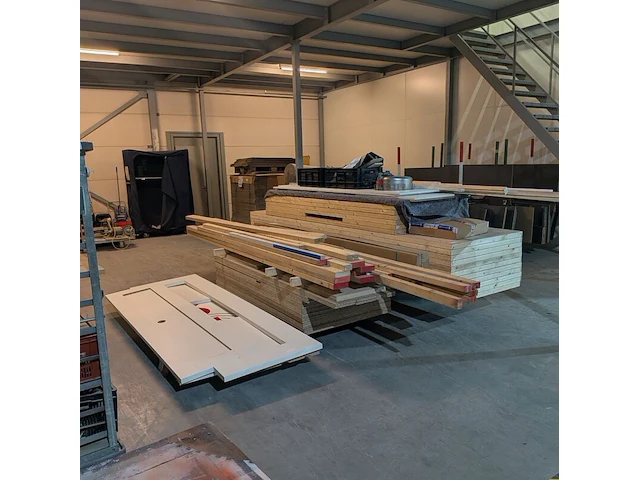 Partij hout plaatmateriaal en balken | beursstand - afbeelding 7 van  14