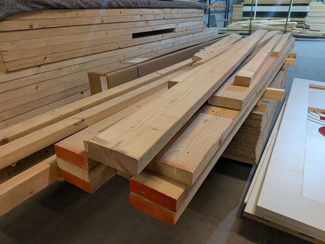 Partij hout plaatmateriaal en balken | beursstand - afbeelding 10 van  14