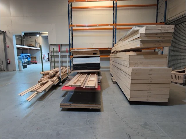 Partij hout plaatmateriaal en balken - afbeelding 3 van  8