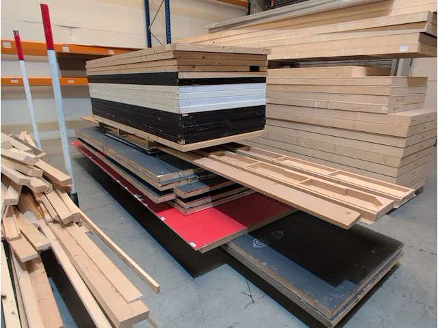 Partij hout plaatmateriaal en balken - afbeelding 5 van  8